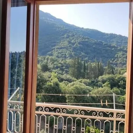 Nyaraló Sa Dommu 'e Su Coro *