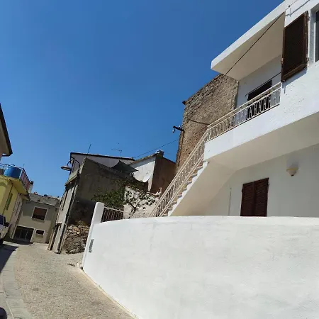 Sa Dommu 'e Su Coro Nyaraló *