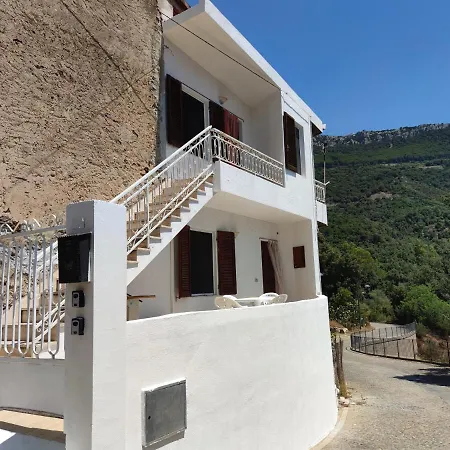 Sa Dommu 'e Su Coro Triei